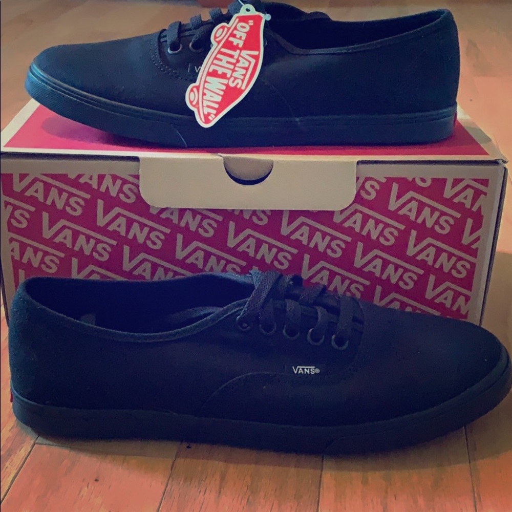 Black Vans “Off the Wall” MENS AND WOMENS SIZE!